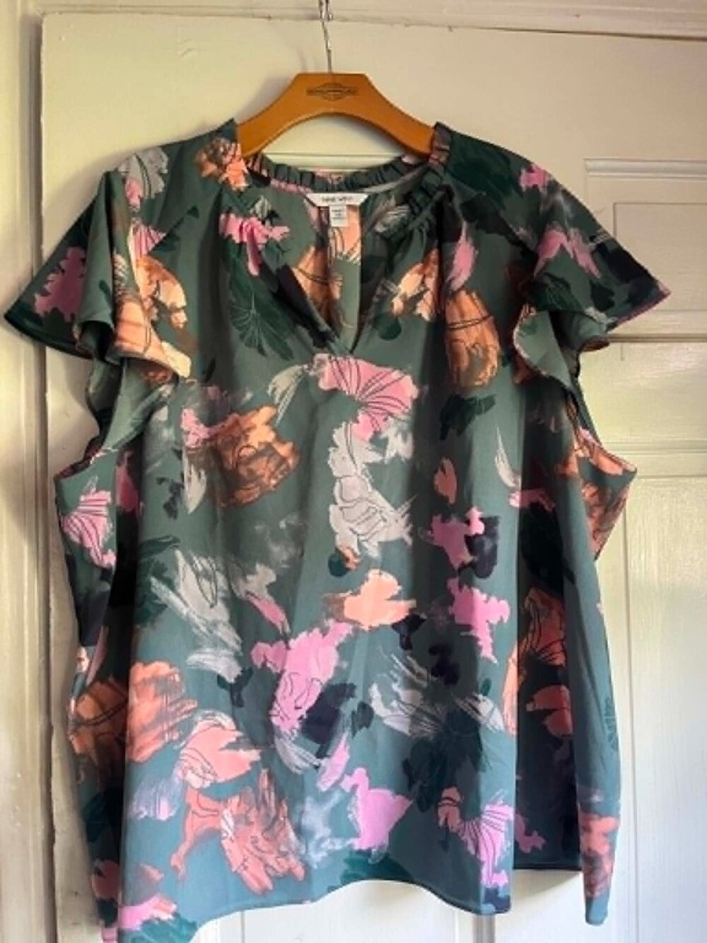 Nine west - Size 2X Floral Ruffle Blouse - Classy Comfortable